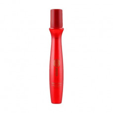 The roller applicator for skin around eyes of Jomtam Eye Essence with pearl essence, 15 ml