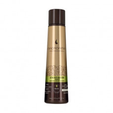The ultra moisturizing Macadamia Professional Ultra Rich Moisture Conditioner hair conditioner, 300 ml