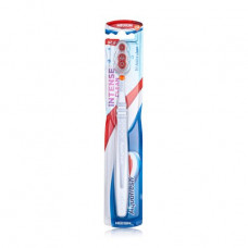 Aquafresh Intense Clean toothbrush of average rigidity, 1 piece